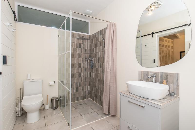 To Let 5 Bedroom Property for Rent in Meadowridge Western Cape